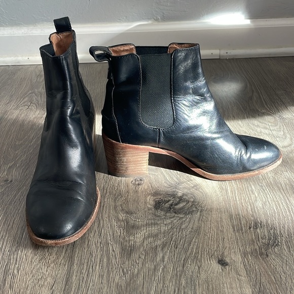 Madewell Black Leather Chelsea Boots, Size 7 - Picture 3 of 7